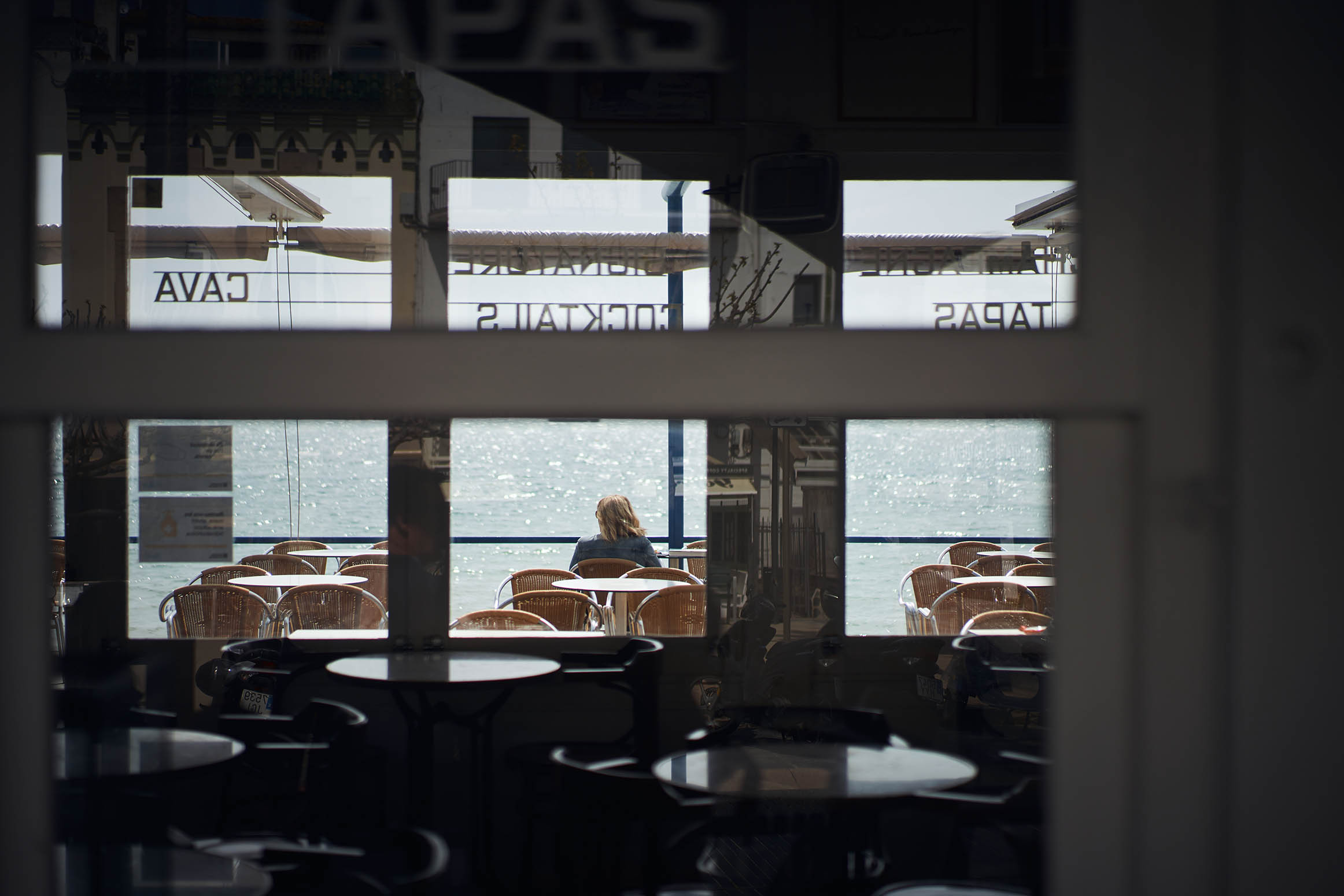 Aquest es el peu de foto del senyor amb les mans a la cara possat a Texto alternativo