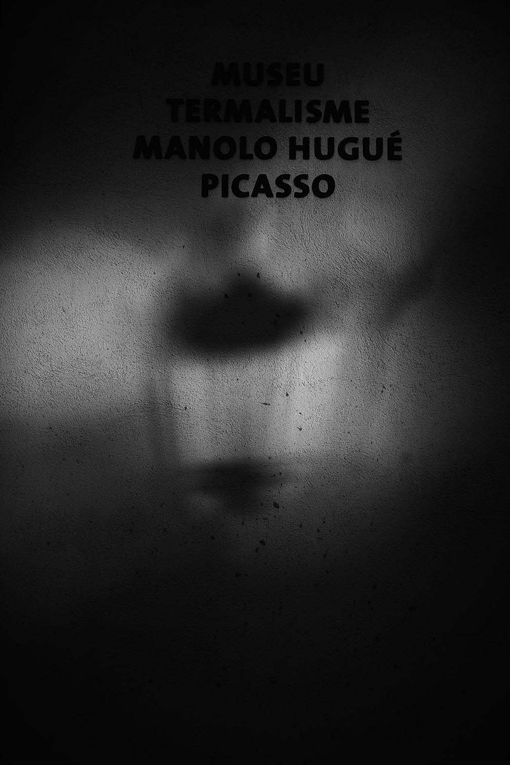 Aquest es el peu de foto del senyor amb les mans a la cara possat a Texto alternativo