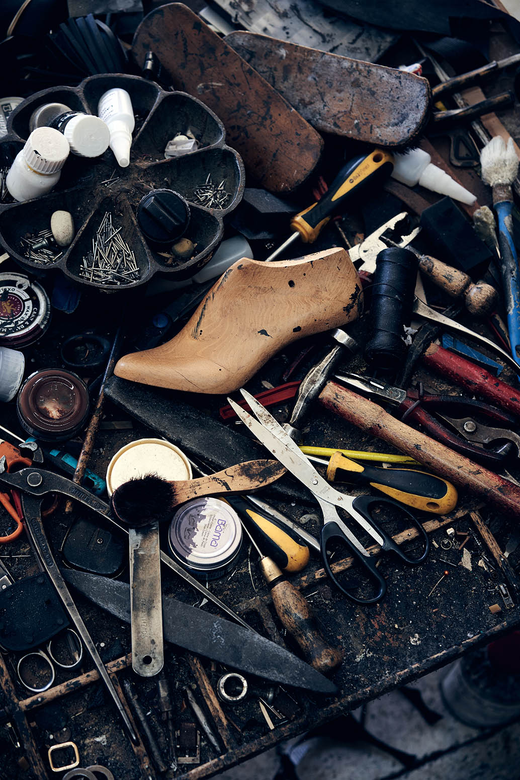 Aquest es el peu de foto del senyor amb les mans a la cara possat a Texto alternativo