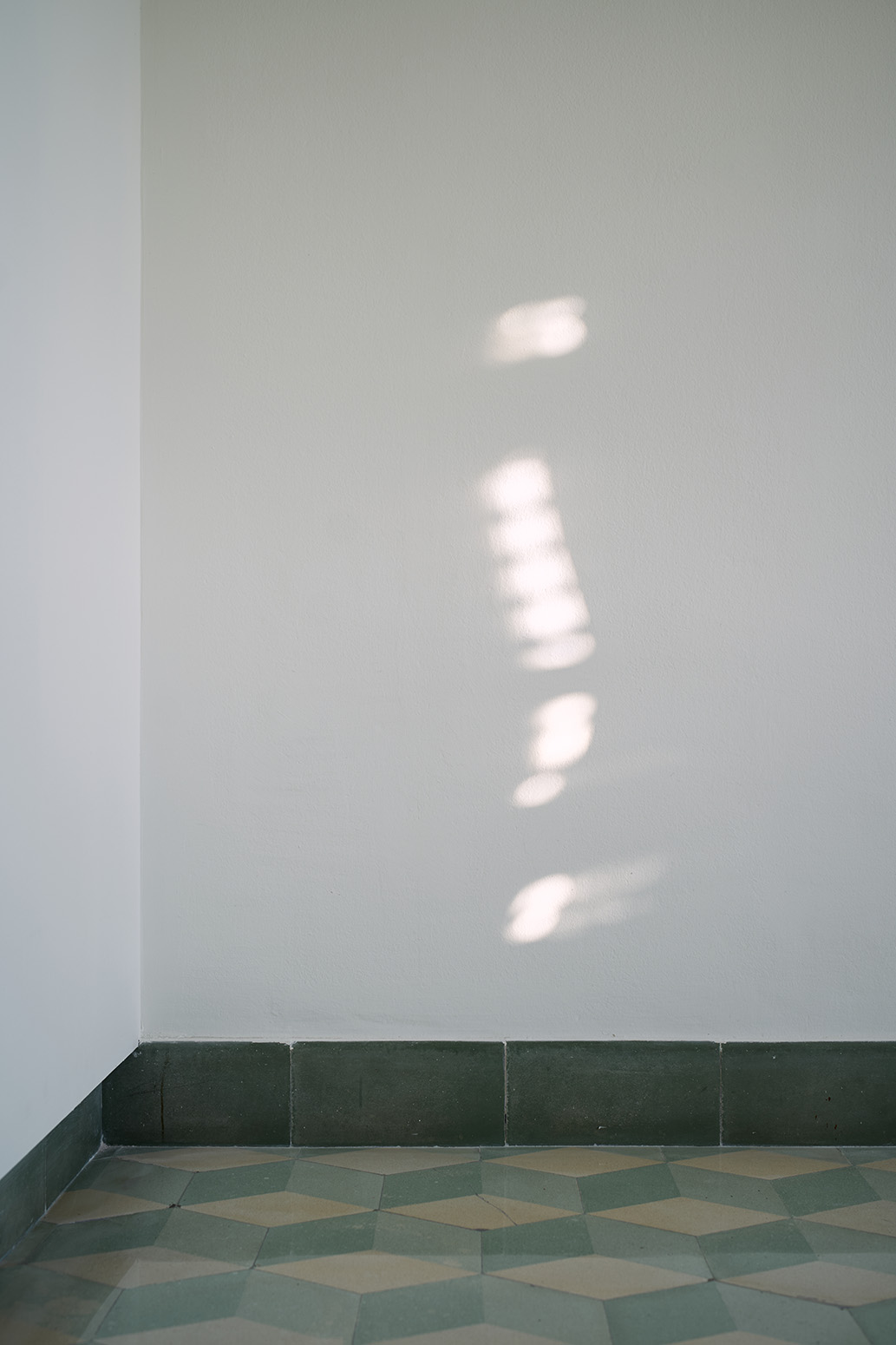 Aquest es el peu de foto del senyor amb les mans a la cara possat a Texto alternativo