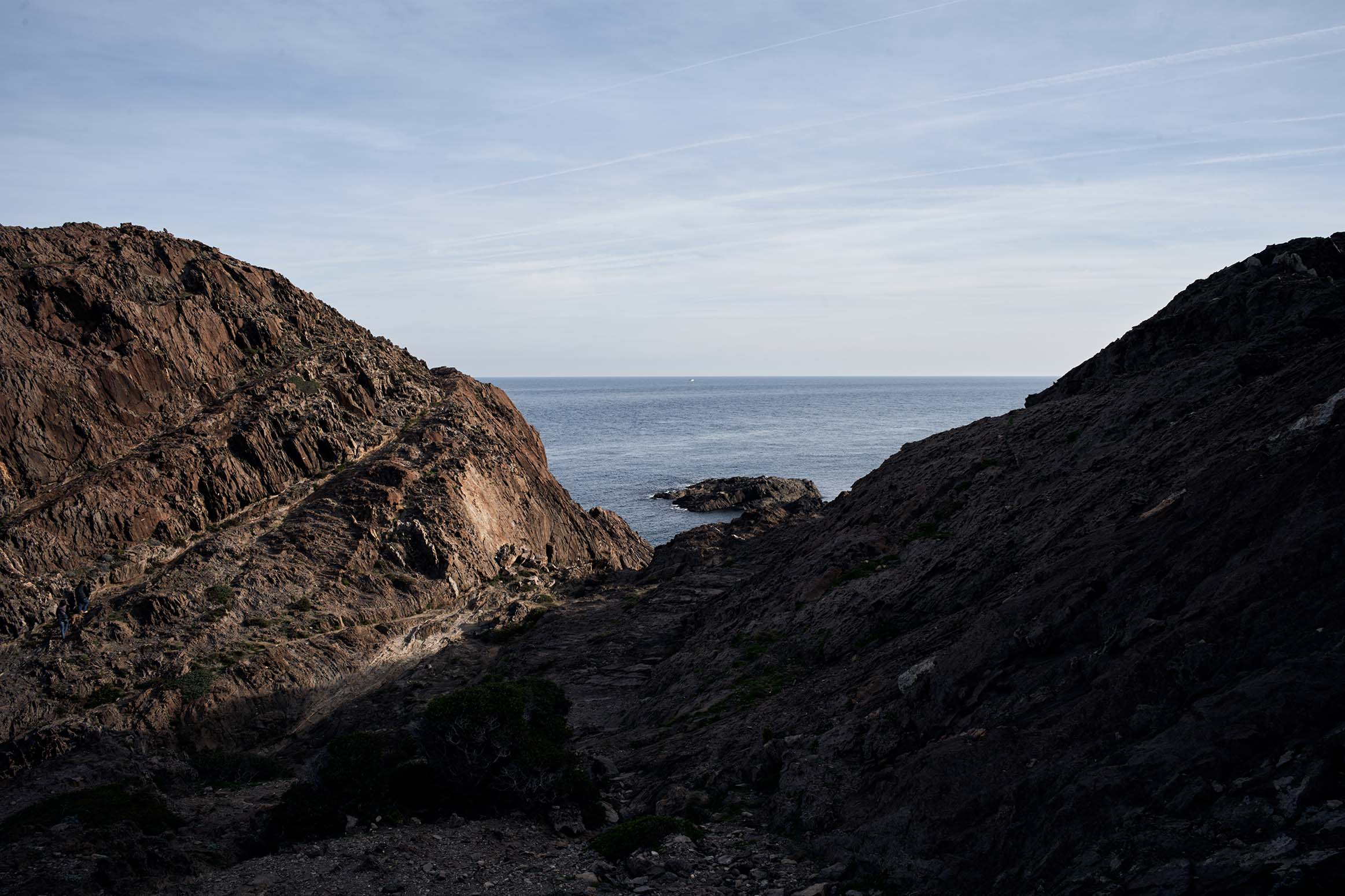 Aquest es el peu de foto del senyor amb les mans a la cara possat a Texto alternativo