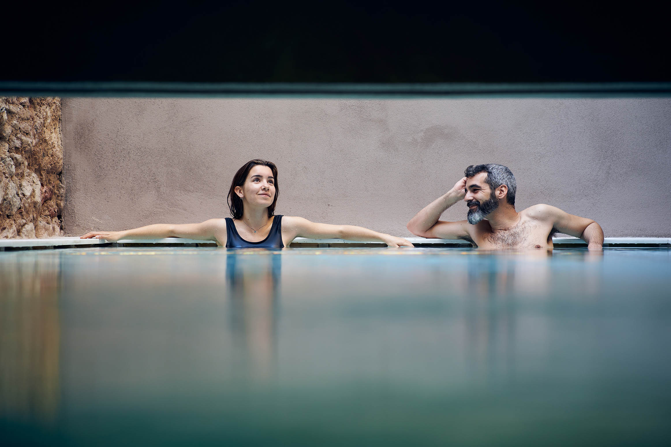 Aquest es el peu de foto del senyor amb les mans a la cara possat a Texto alternativo