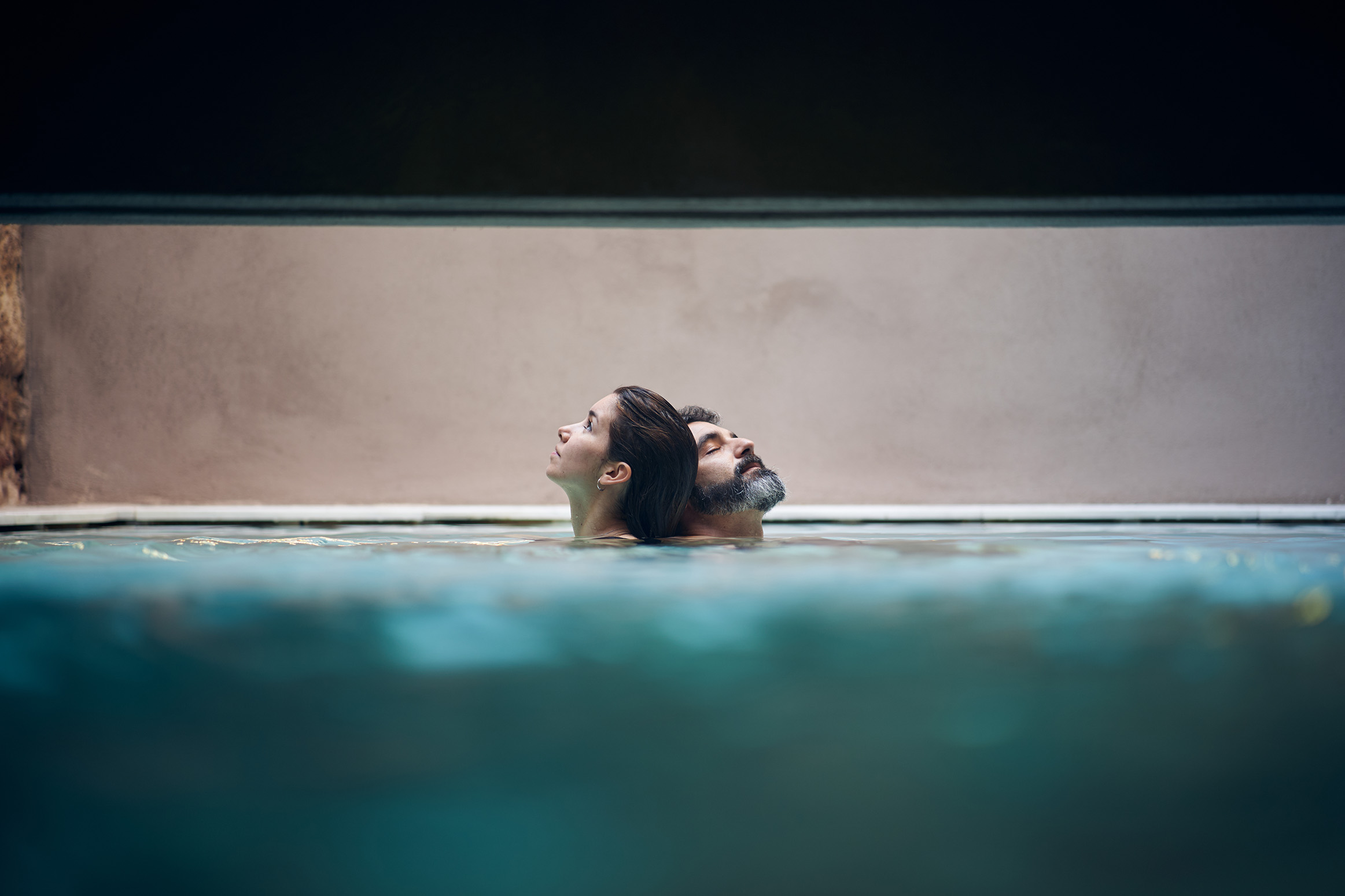 Aquest es el peu de foto del senyor amb les mans a la cara possat a Texto alternativo