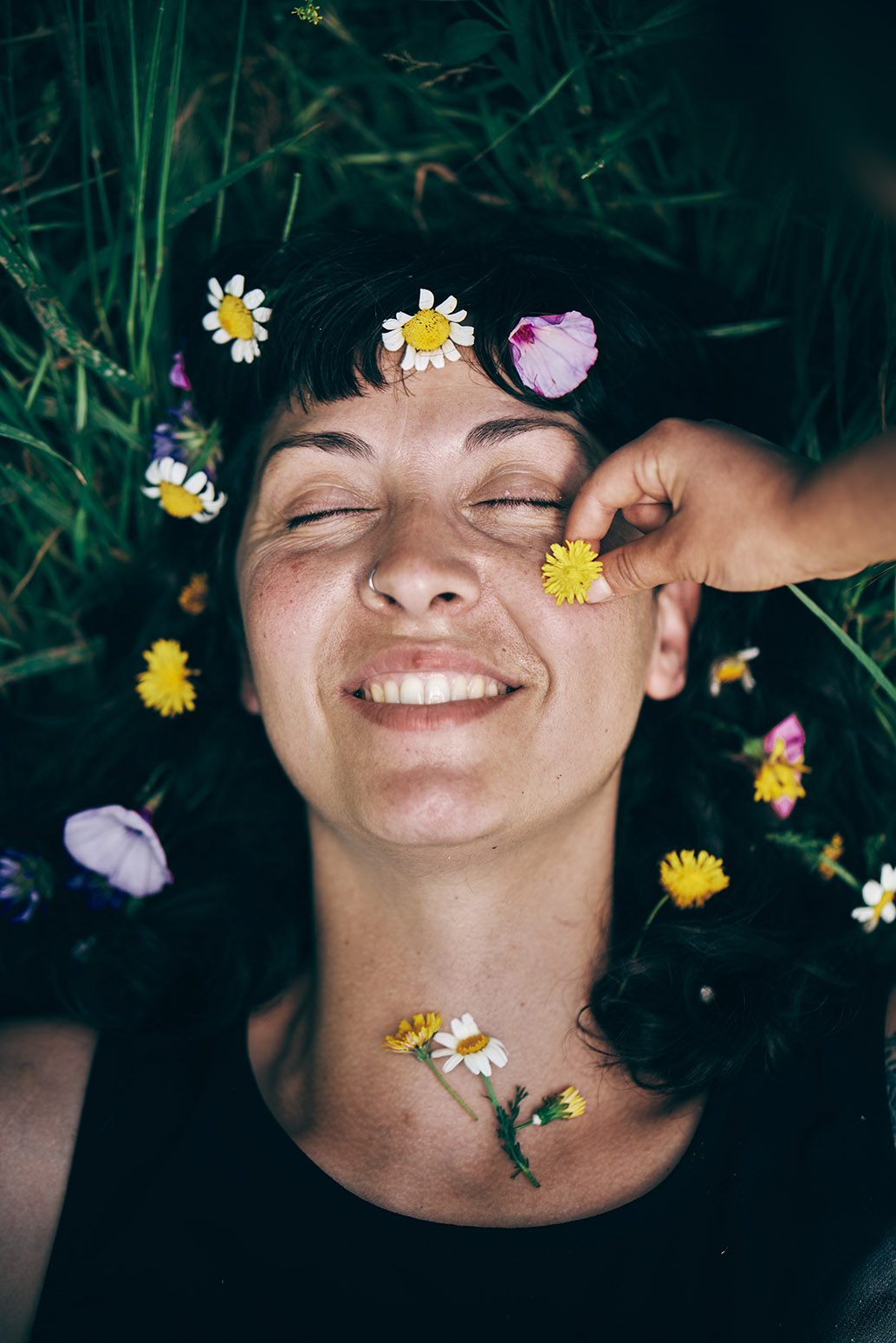 Aquest es el peu de foto del senyor amb les mans a la cara possat a Texto alternativo