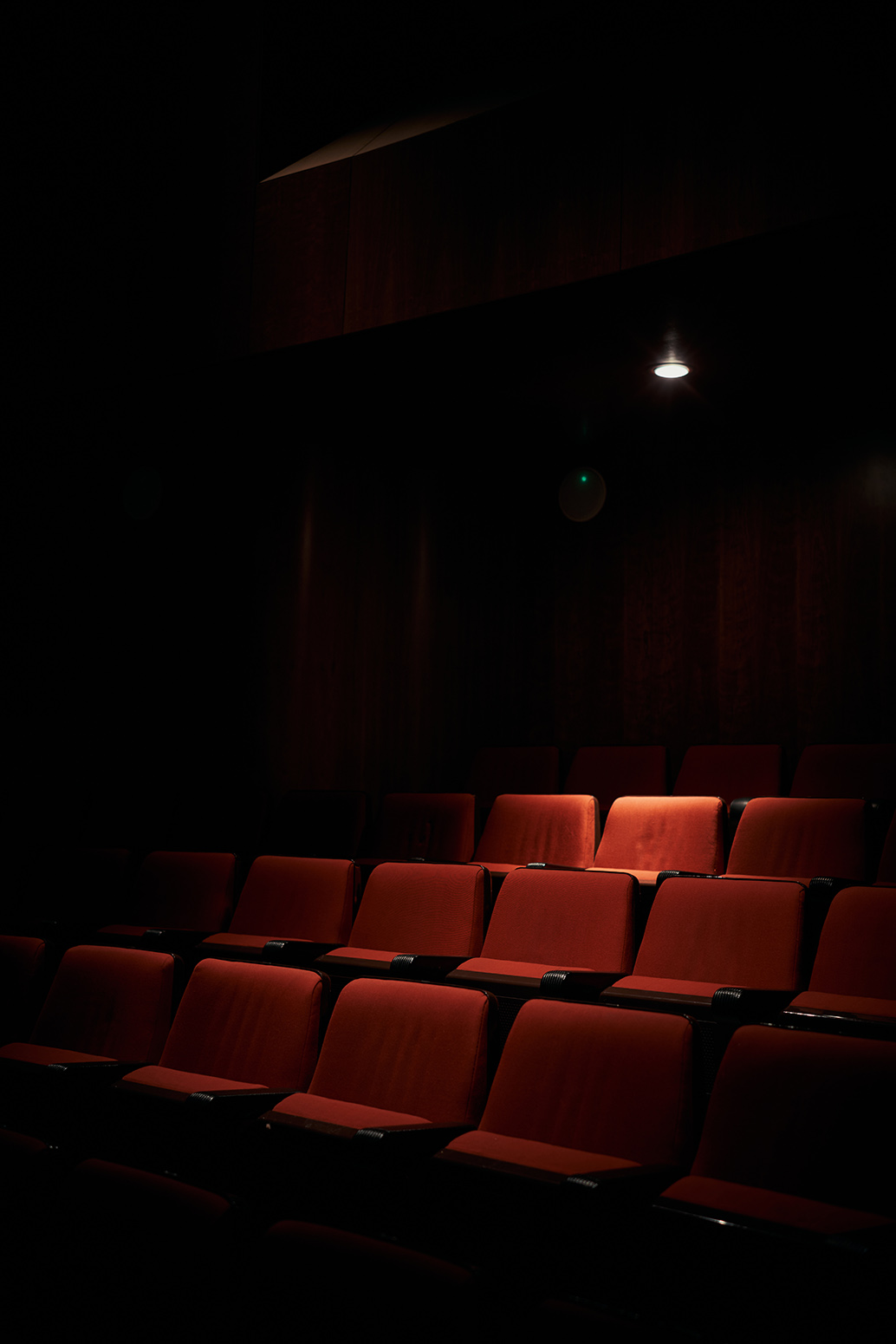 Aquest es el peu de foto del senyor amb les mans a la cara possat a Texto alternativo