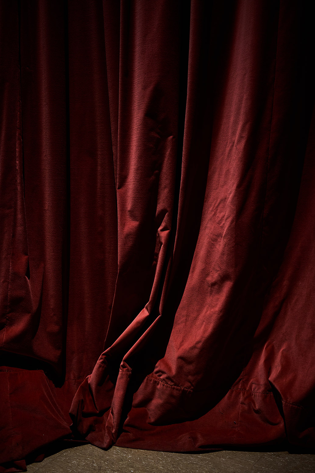 Aquest es el peu de foto del senyor amb les mans a la cara possat a Texto alternativo