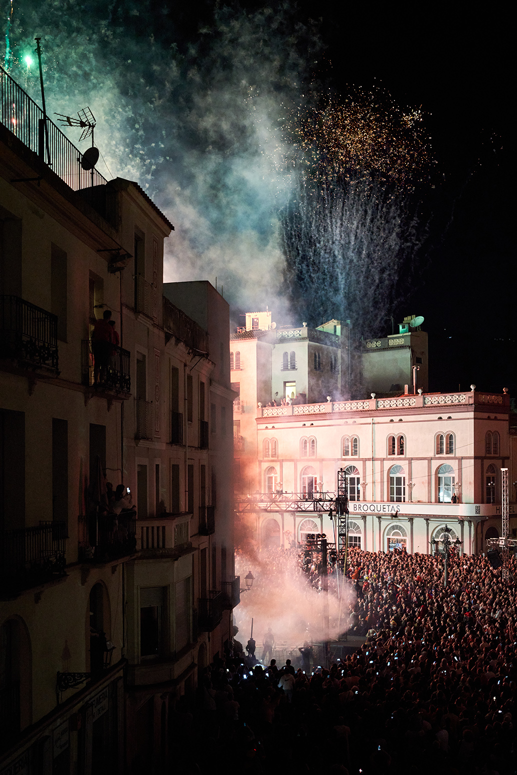 Aquest es el peu de foto del senyor amb les mans a la cara possat a Texto alternativo