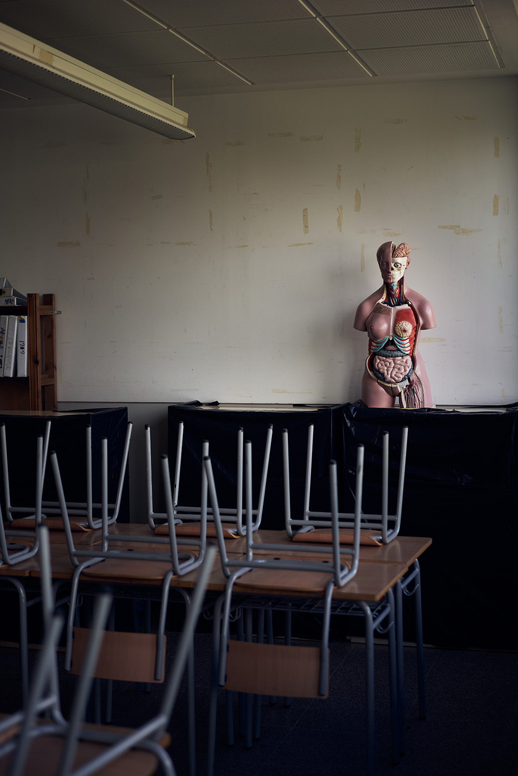 Aquest es el peu de foto del senyor amb les mans a la cara possat a Texto alternativo