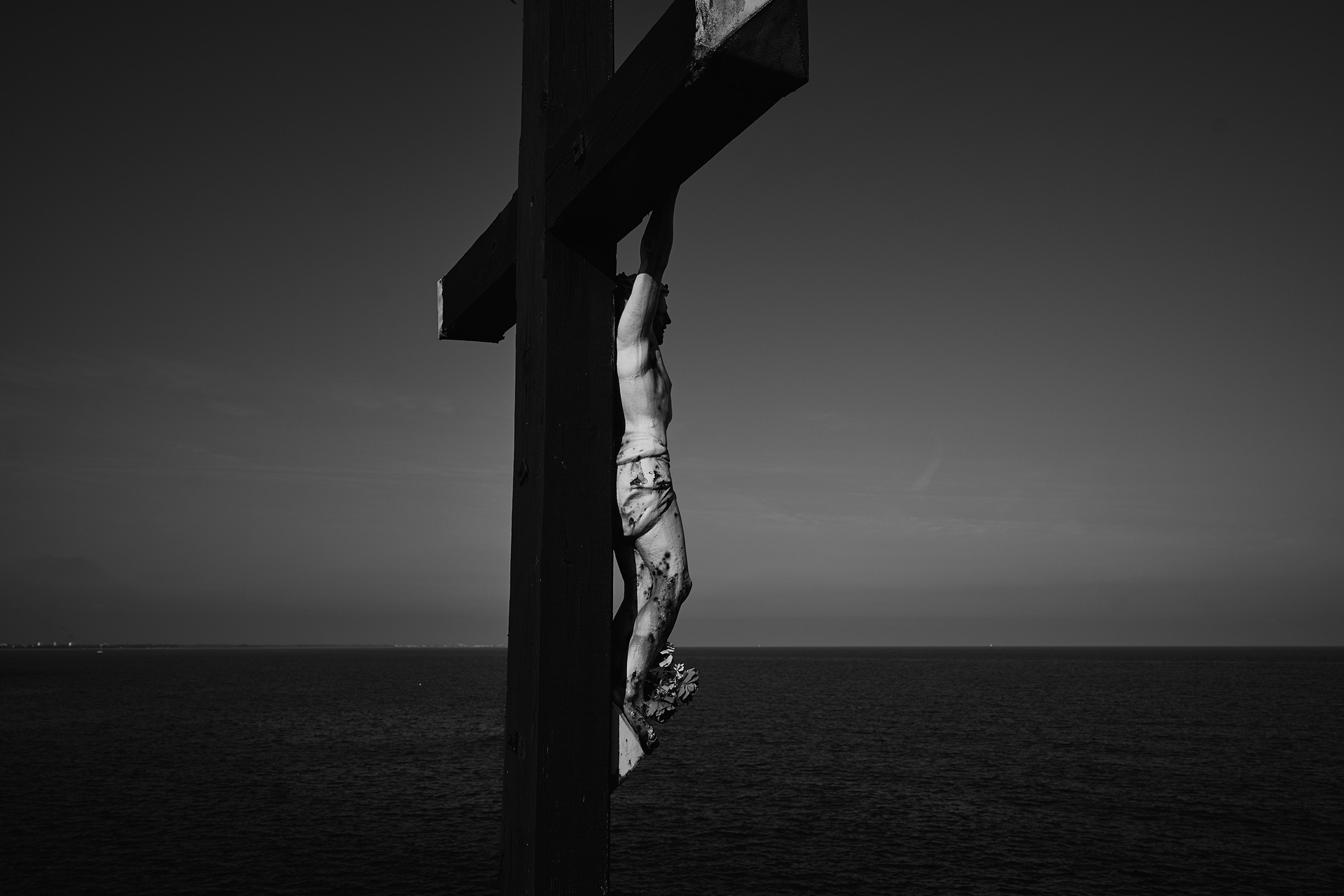 Aquest es el peu de foto del senyor amb les mans a la cara possat a Texto alternativo